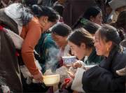 2024Q4-Phojnl-A-Wan-Chun-Anita-Lee-Serving_the_Butter_Tea