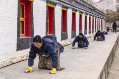 2024Q4-Phojnl-B-Candy-Mak-three_kneelings_and_nine_kowtows